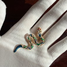 画像8: 英国ヴィンテージ　蒼緑の煌めきを纏うヘビブローチ (8)