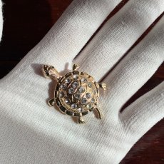 画像7: 静かな幸運を運ぶ＊英国ヴィンテージ亀クリスタルブローチ (7)