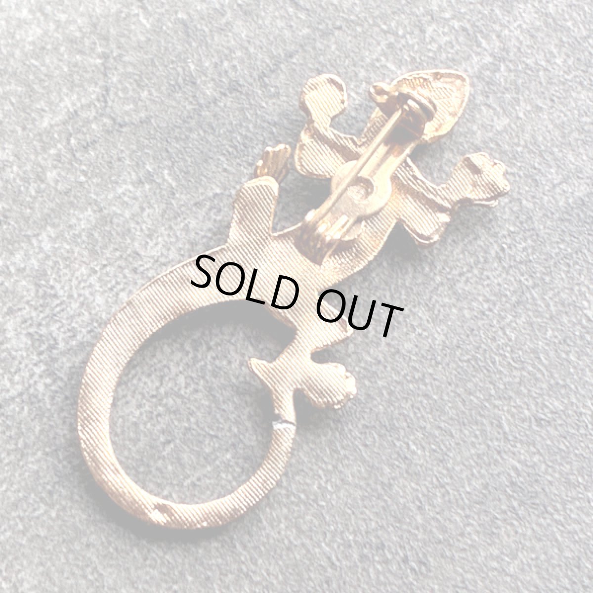 画像5: 英国ヴィンテージ光をまとう小さなトカゲのブローチ (5)