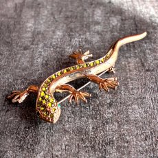 画像5: 英国ヴィンテージ 光を走る翡翠色のトカゲブローチ (5)