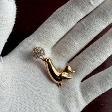 画像9: 英国ヴィンテージ｜幸運を運ぶあざらしのクリスタルブローチ (9)