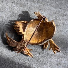 画像8: 英国ヴィンテージ　静かな光をまとうエナメルフィッシュブローチ (8)