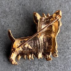 画像6: 英国ヴィンテージ・白いスコティッシュテリア まっしろミルクの優しさをまとうエナメルブローチ (6)