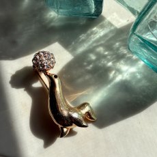 画像3: 英国ヴィンテージ｜幸運を運ぶあざらしのクリスタルブローチ (3)