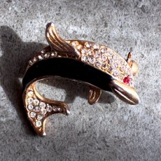 画像6: 海の幸運をまとう、英国ヴィンテージのイルカブローチ (6)