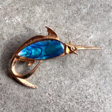 画像5: 英国ヴィンテージ　アバロンが揺らめくかじき魚の幸運ブローチ (5)