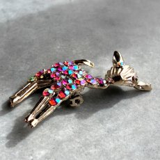 画像5: 英国ヴィンテージ｜愛らしさと幸運をまとう仔鹿ブローチ｜ピンクオーロラの煌めき (5)