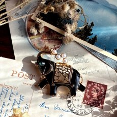 画像2: 英国ヴィンテージブローチ｜英国ヴィンテージ　黒エナメルの象とパールのしぶきブローチ (2)