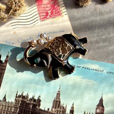 画像3: 英国ヴィンテージブローチ｜英国ヴィンテージ　黒エナメルの象とパールのしぶきブローチ (3)