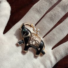 画像4: 英国ヴィンテージブローチ｜英国ヴィンテージ　黒エナメルの象とパールのしぶきブローチ (4)