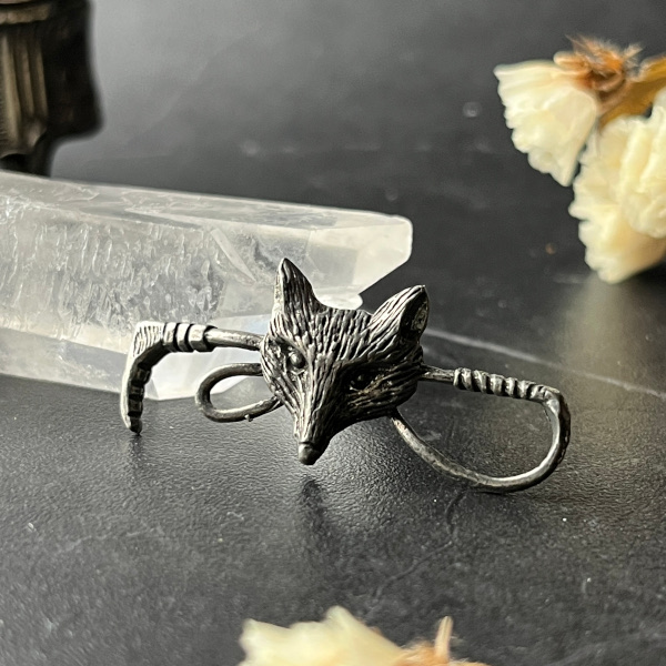 英国ヴィンテージ 19〜20世紀中頃 狐と狩猟ホルン ピューター製ピンブローチ「胸元に英国の物語を」