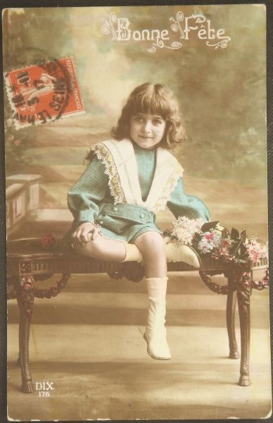 フランス 消印あり アンティークポストカード 椅子に座る女の子 アンティークポストカード専門店アクトンアンティークス