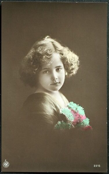 イギリス アンティークポストカード 少女とお花のポートレートF
