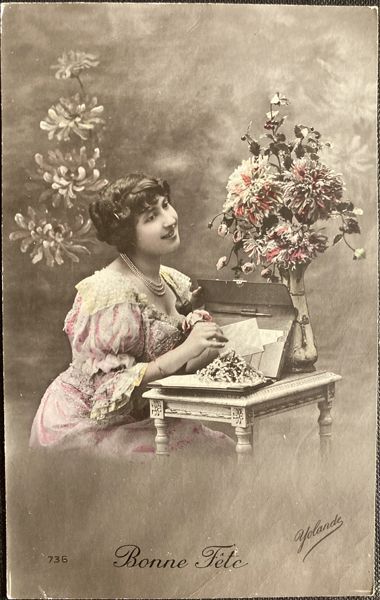 フランス アンティークポストカード Bonne Fete ハッピーバースデー 花に囲まれ微笑む女性